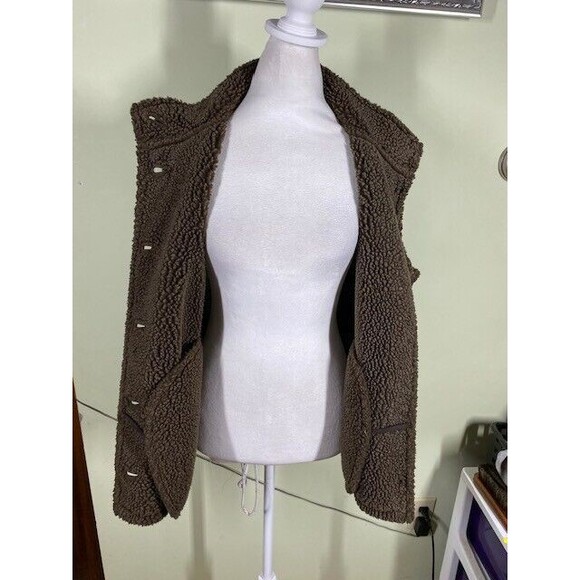 L.L. Bean Womens Sz XL Chocolate Brown Faux Suede Sherpa Lined Button Front Vest - Picture 10 of 12